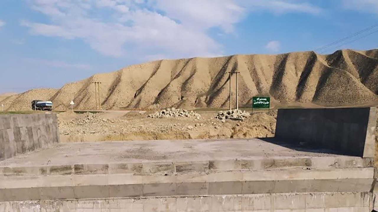 مسدود شدن جاده بندرلنگه به پارسیان بعلت تعمیرات