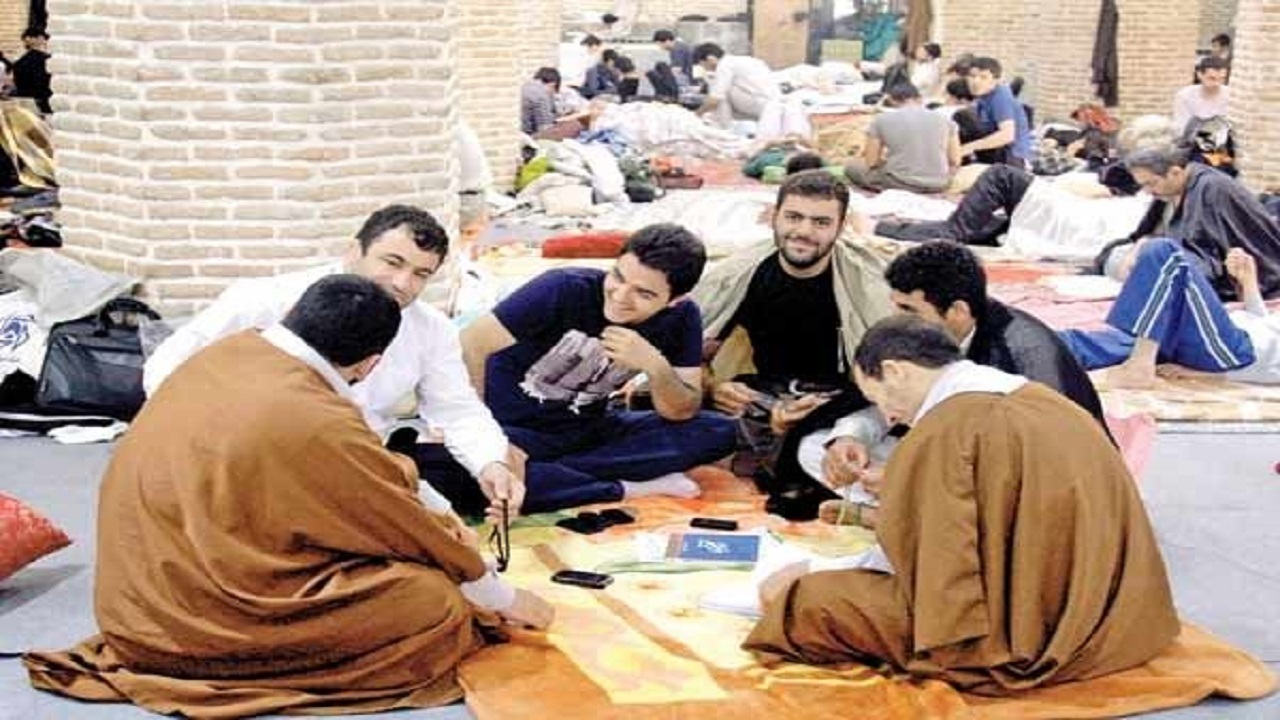 ۳۲۰ مسجد اصفهان، میزبان معتکفان