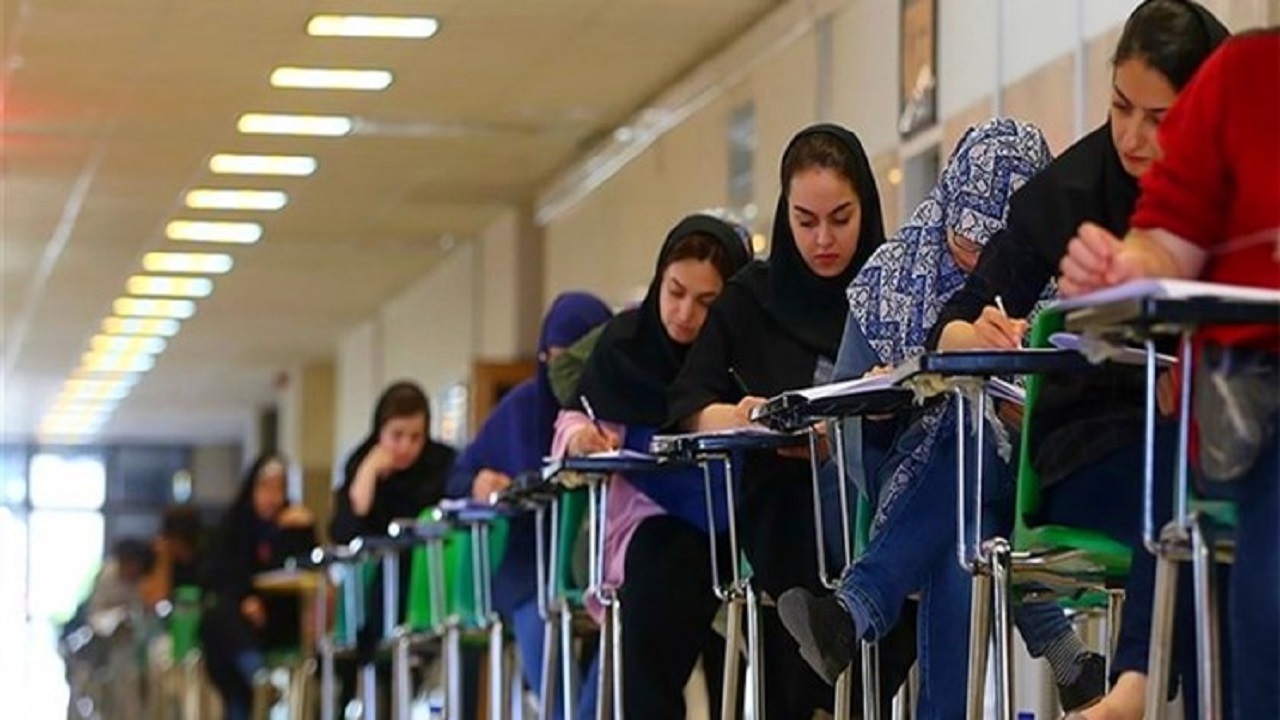 متقاضیان کنکور در صف انتظار اعلام نتایج تکمیل ظرفیت