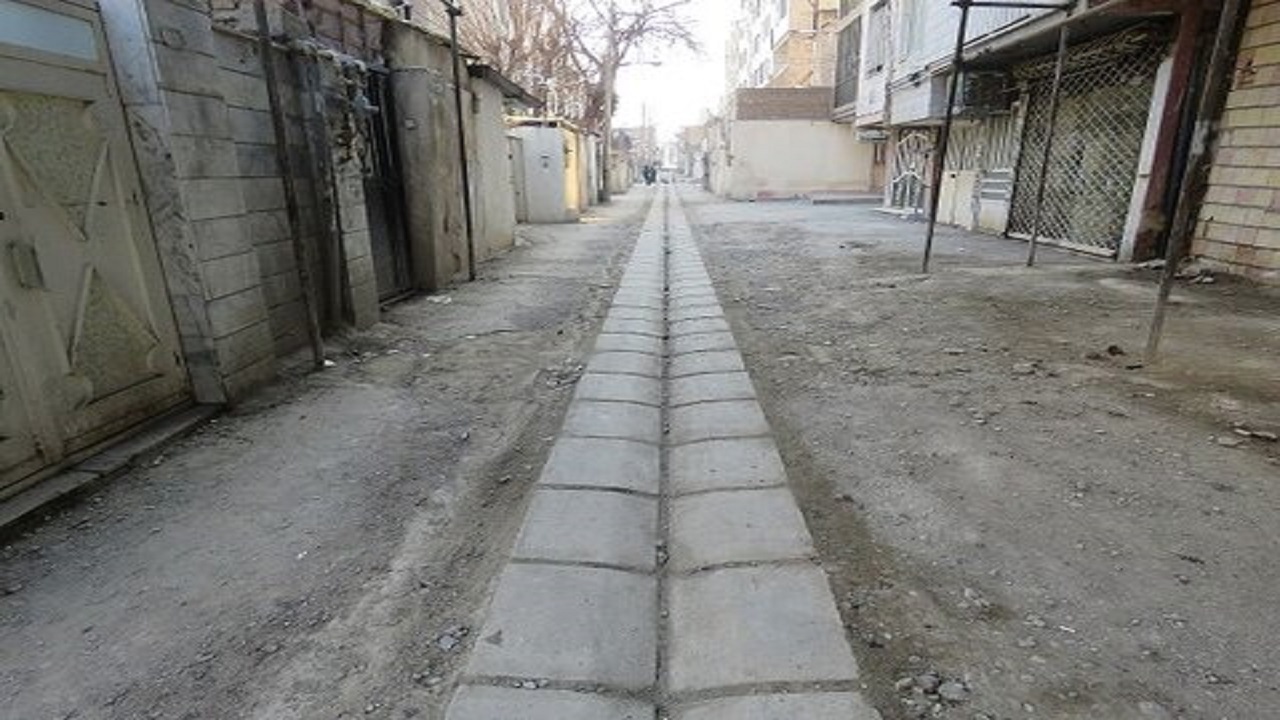 جدول‌گذاری و بهسازی معابر شهرک موحدین در کرج نو انجام شد