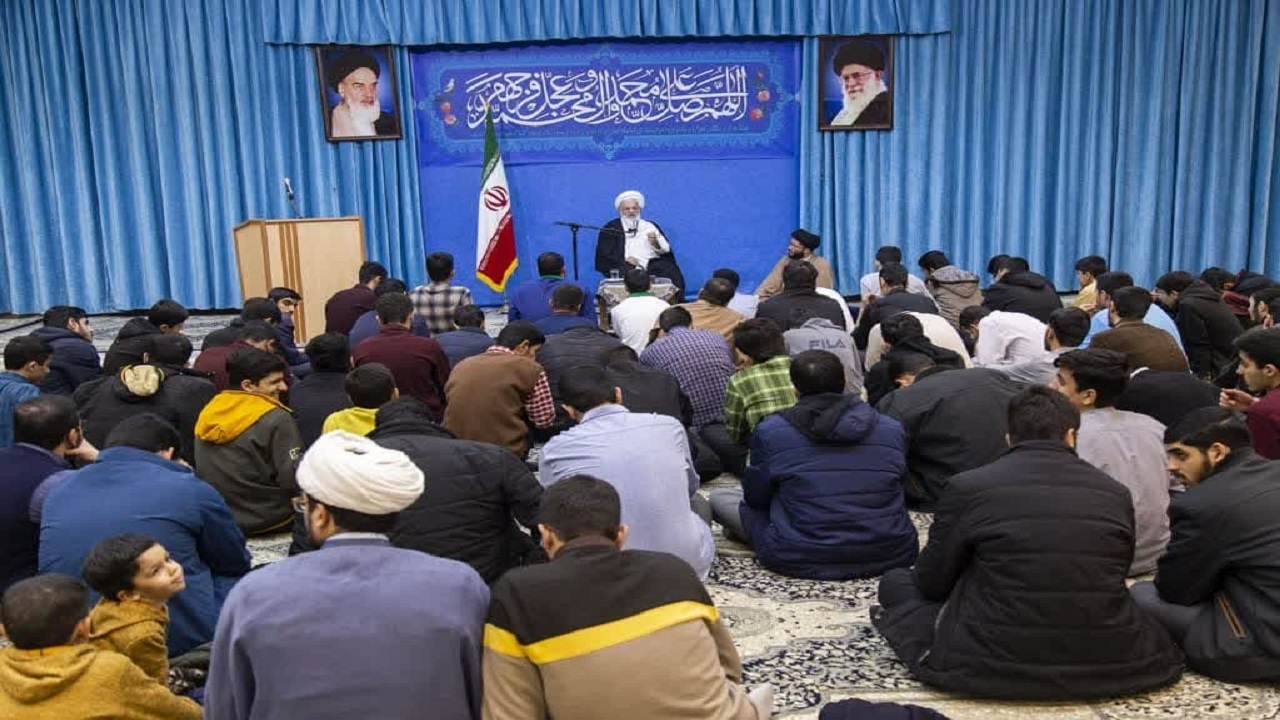 امروز تمام کفر در مقابل نظام اسلامی ایستاده است
