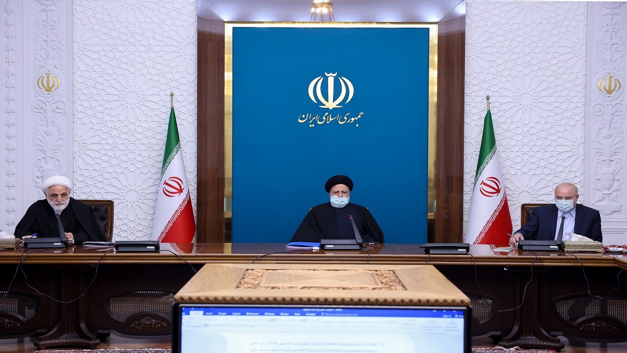 تفویض اختیار به بانک مرکزی برای مدیریت بازار ارز و کنترل تورم