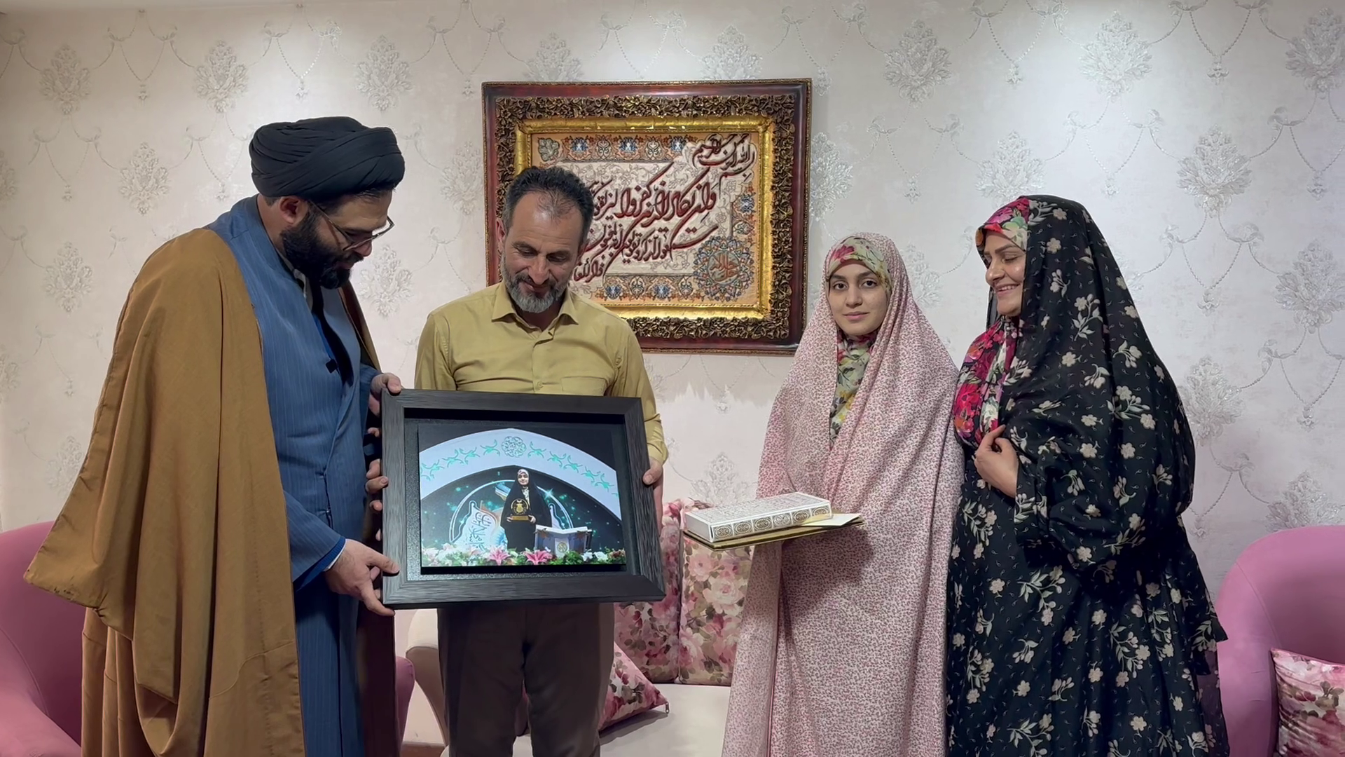 دو چهره قرآنی استان تجلیل شدند