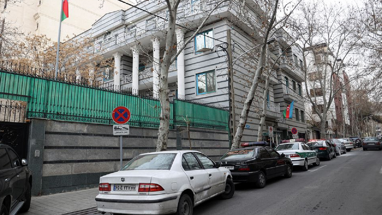 باکو سفارت خود در تهران را تخلیه می‌کند/ احضار سفیر ایران
