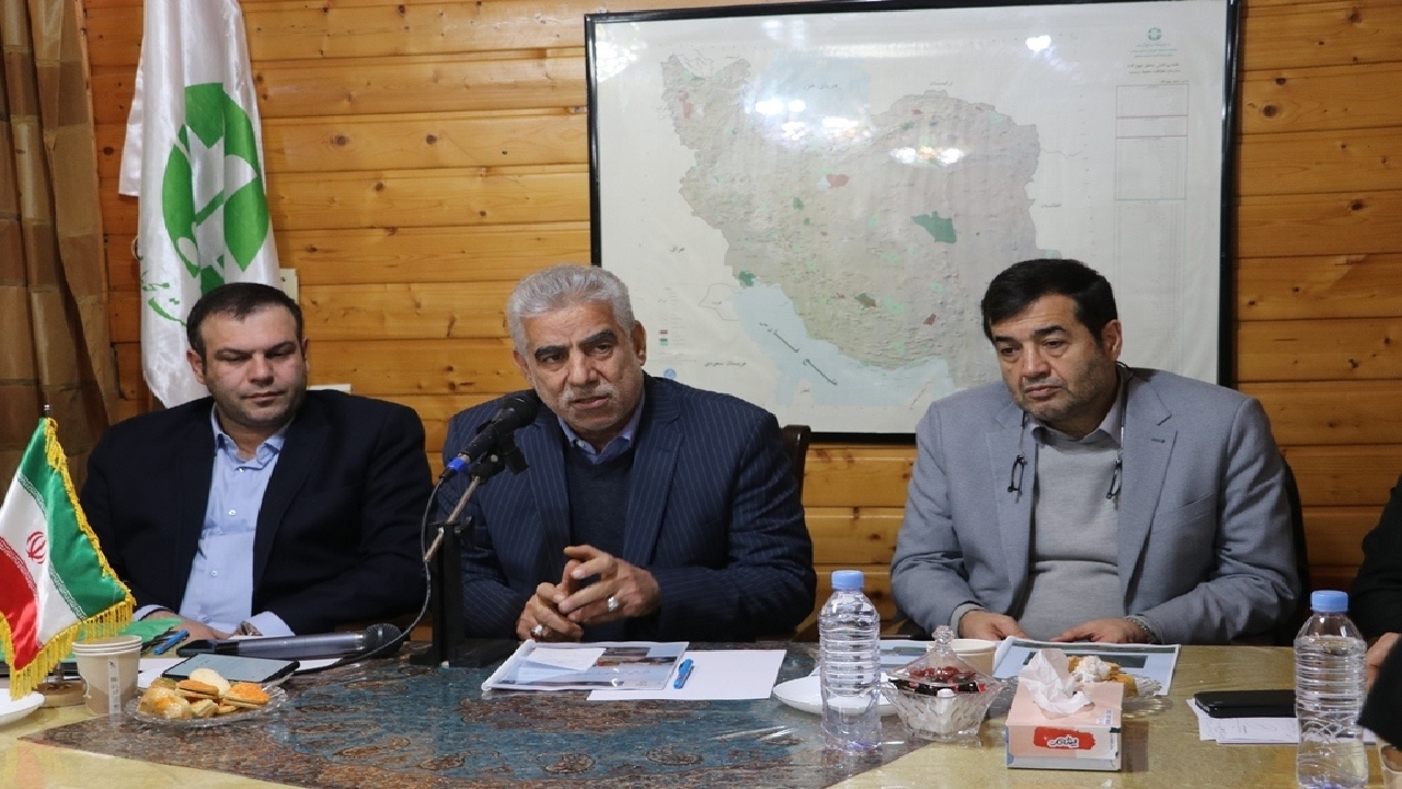 بازدید میدانی استاندار گیلان از روند جمع آوری رسوب از کانال مجتمع بندری انزلی
