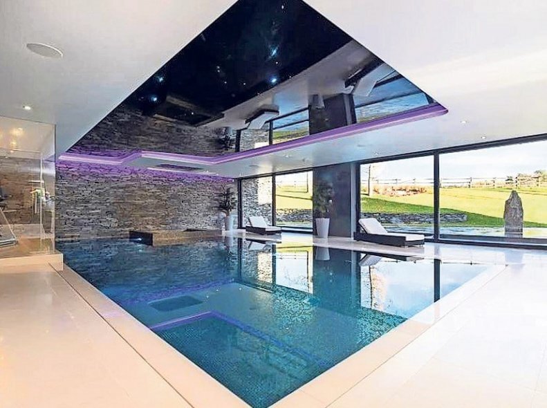 عمارت با شکوه رونالدو برای فروش