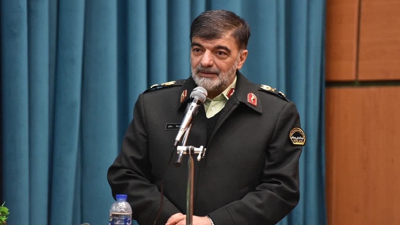 مردم اگر در خیابان معتاد متجاهر دیدند به پلیس انتقاد کنند