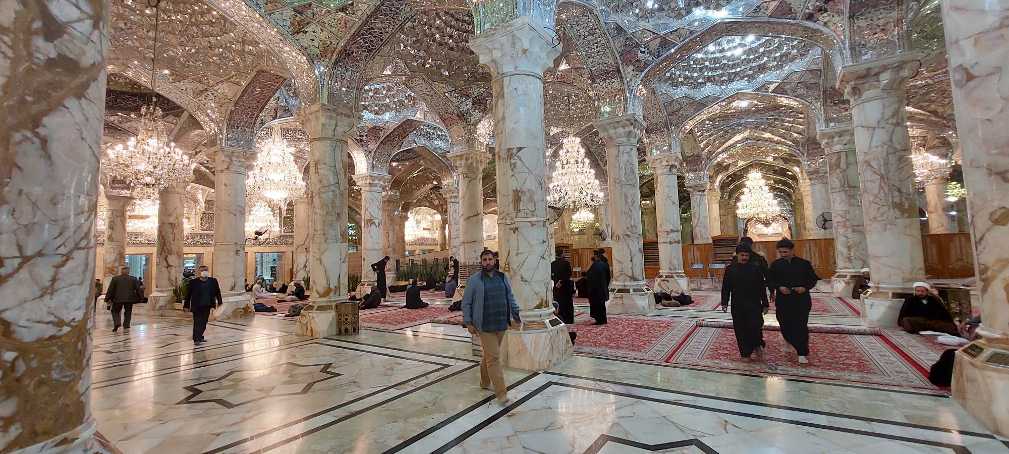 محوطه داخلی مسجد کوفه