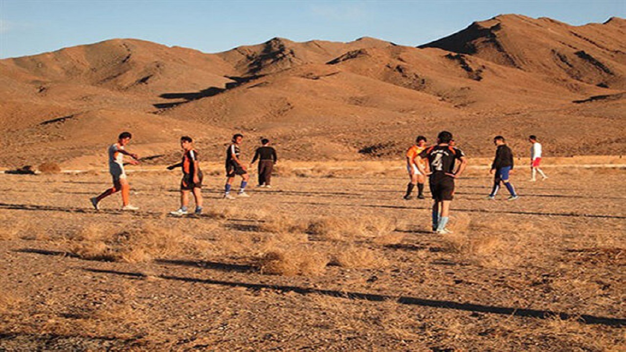اهالی روستای چغابدار در انتظار احداث زمین ورزشی + فیلم
