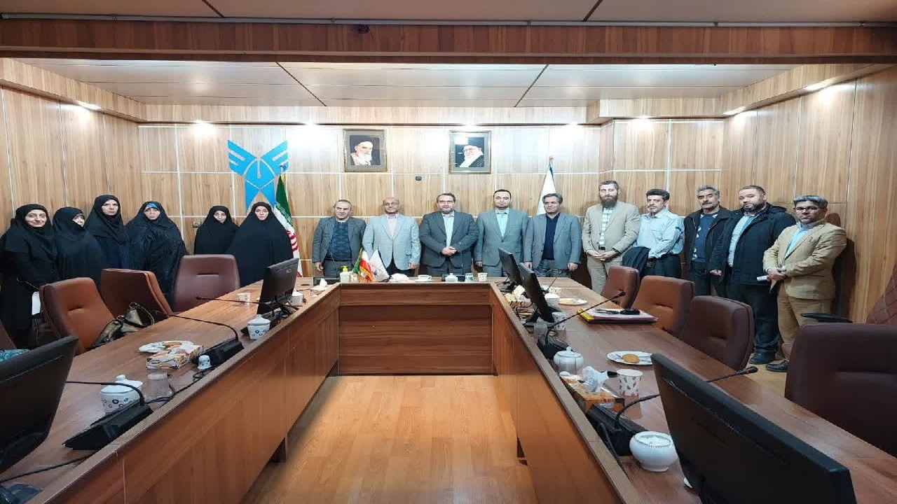 اساتید و کارکنان ایثارگر دانشگاه آزاد اسلامی واحد تهران غرب تجلیل شدند