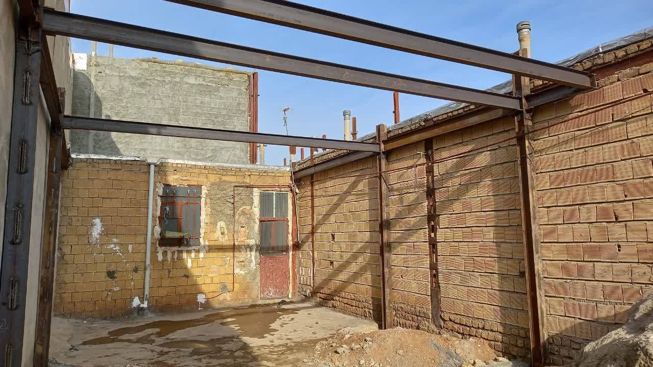 ساختمان نیمه کاره