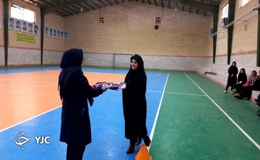 برگزاری مسابقه آمادگی جسمانی خواهران بسیجی در فیروزآباد+تصویر