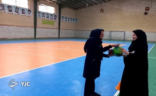 برگزاری مسابقه آمادگی جسمانی خواهران بسیجی در فیروزآباد+تصویر