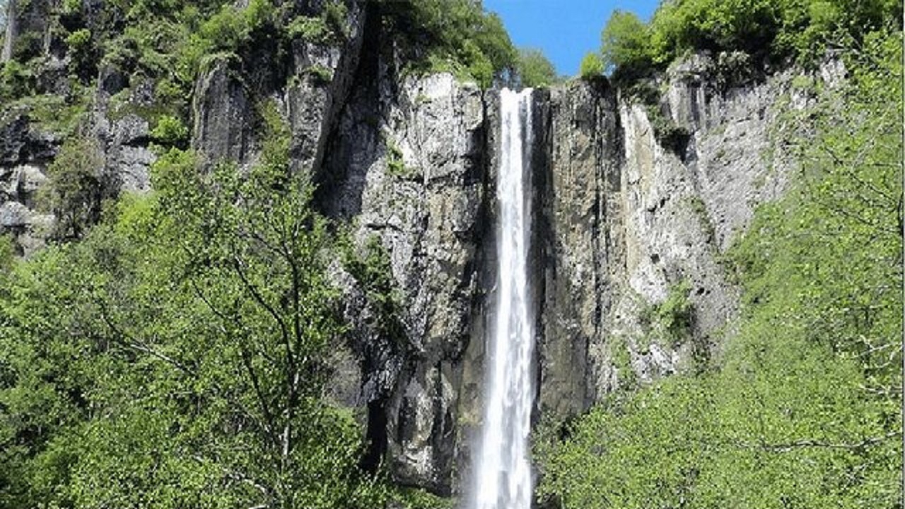 جلوه‌گری آبشار زیبای روستای سلاله در لنز دوربین شهروندخبرنگار