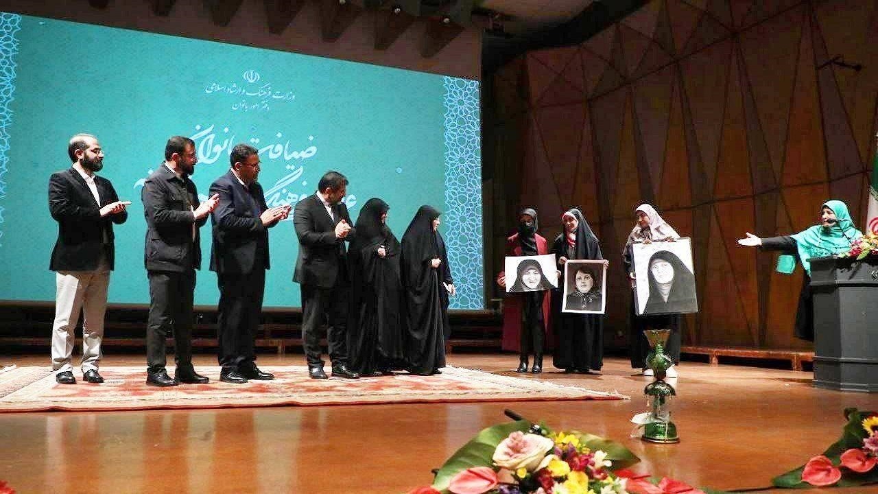 زمینه حضور بانوان فرهیخته در جایگاه‌های مدیریتی باید بیش از گذشته فراهم شود
