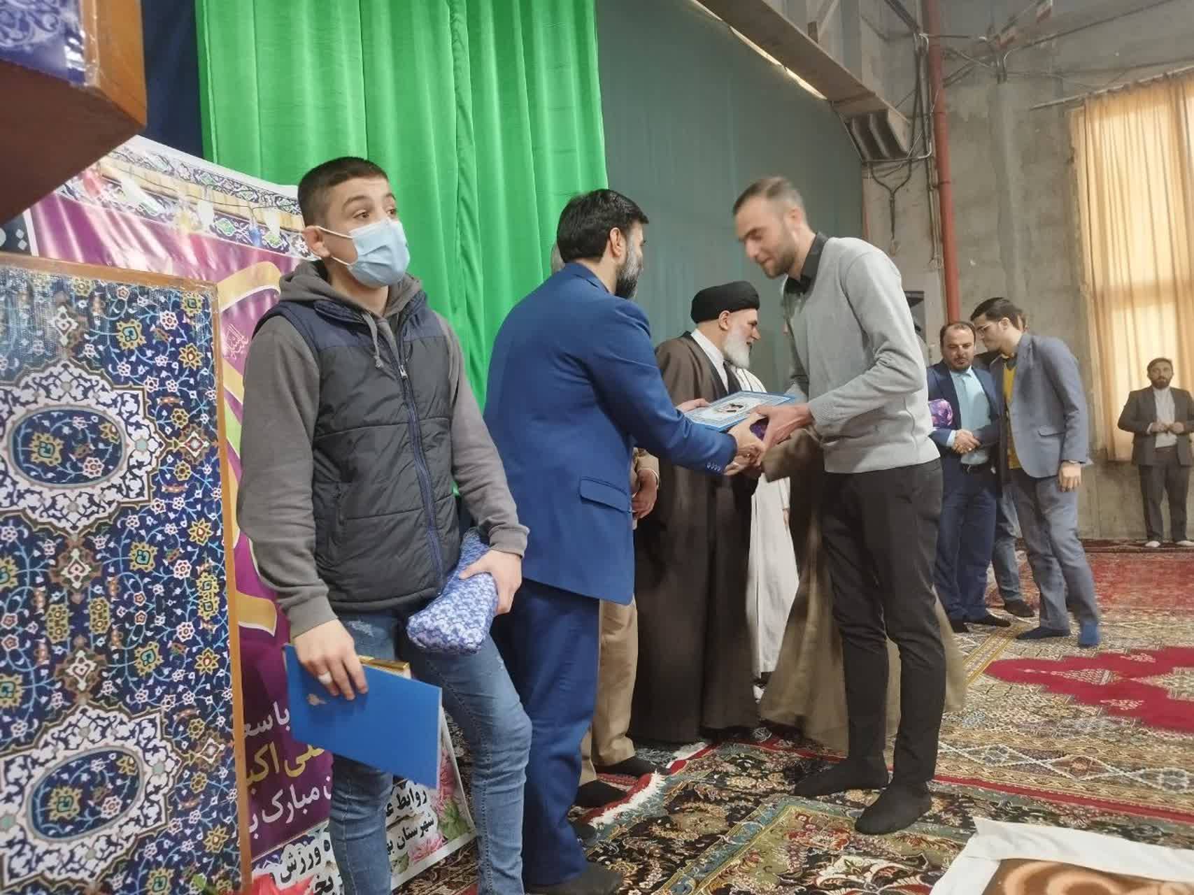 تجلیل از جوانان