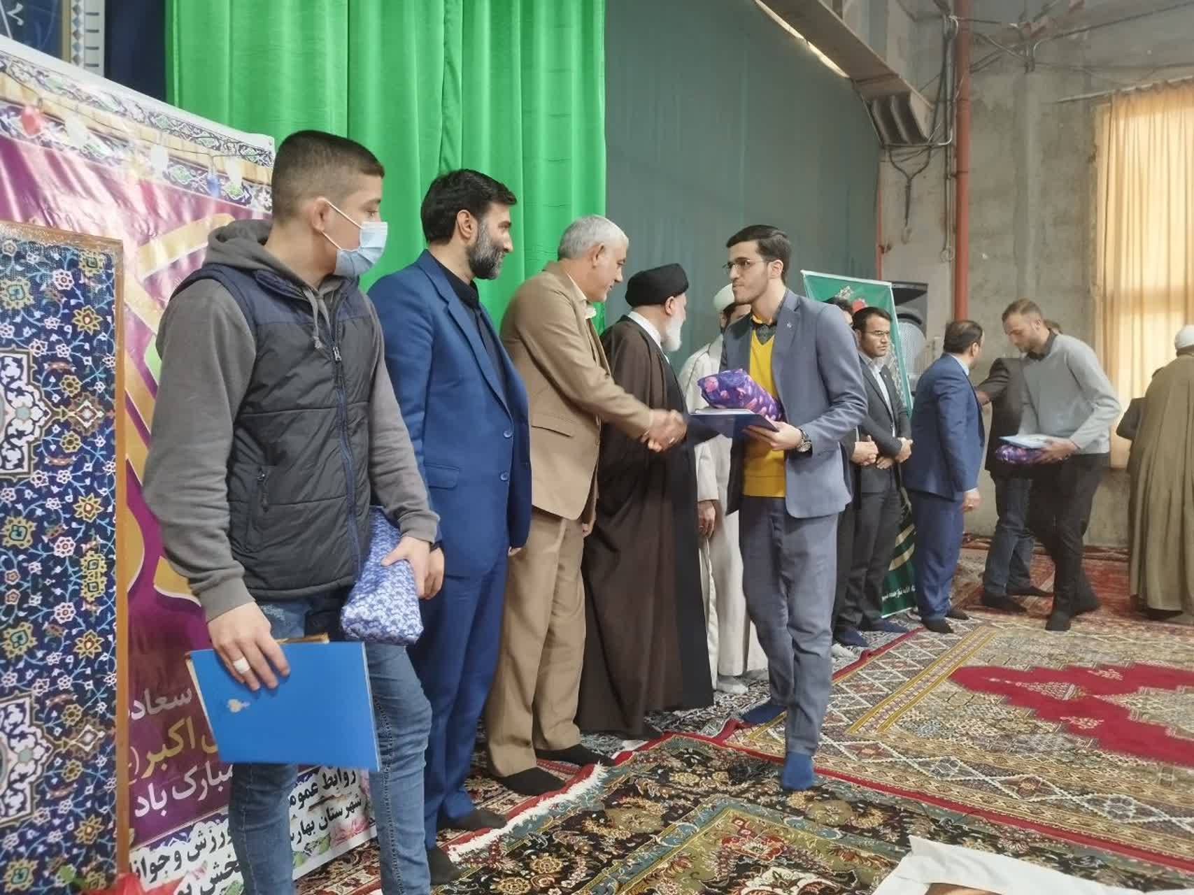 مراسم تجلیل از جوانان