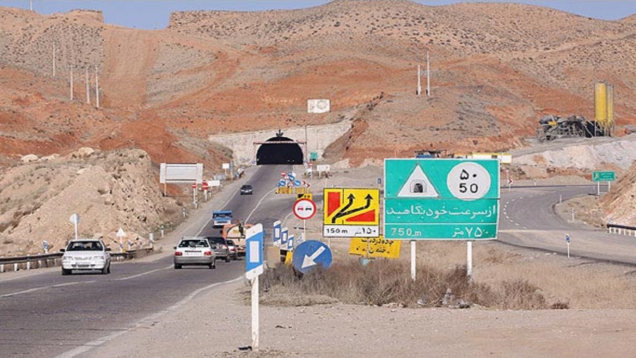 نگهداری مستمر از سیستم روشنایی ۱۲ دستگاه تونل در شهرستان کوثر