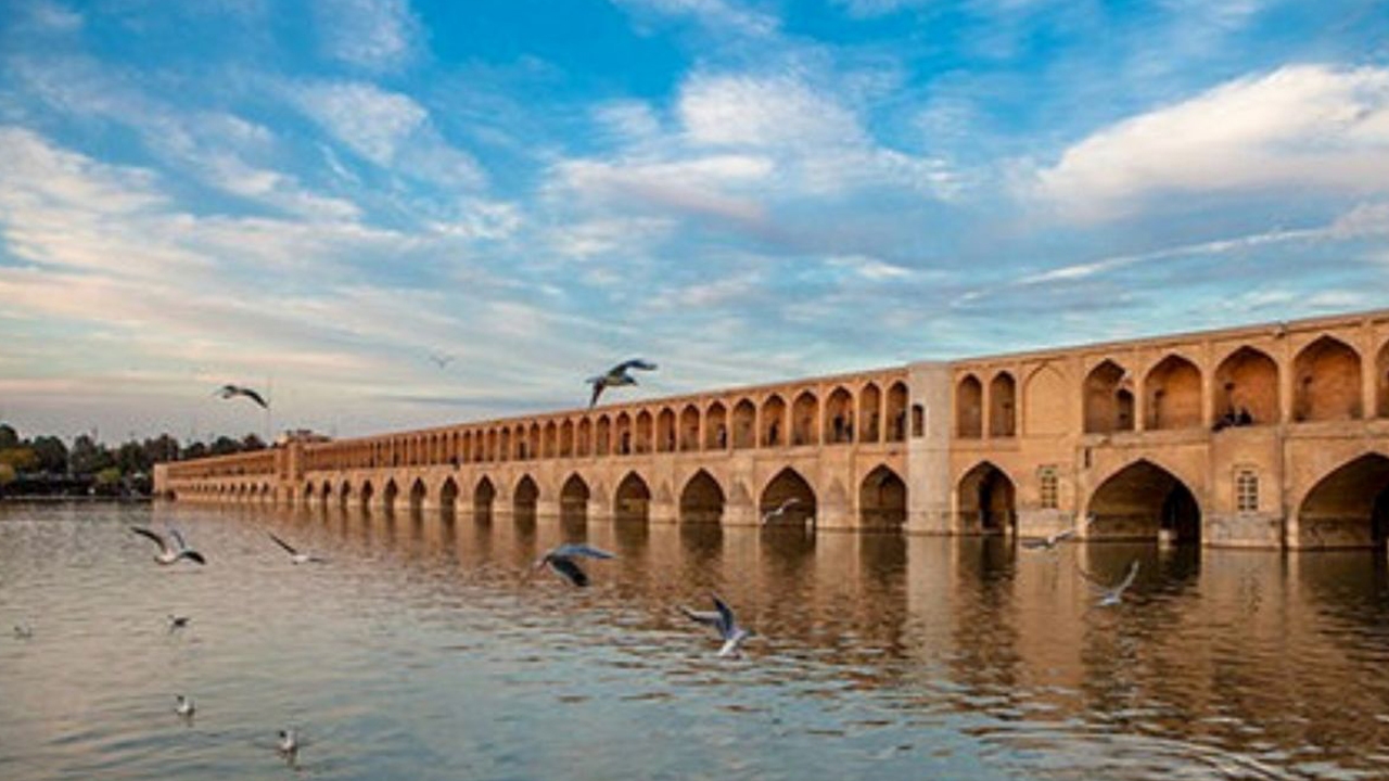 طنین آرامش در همنشینی با زنده رود