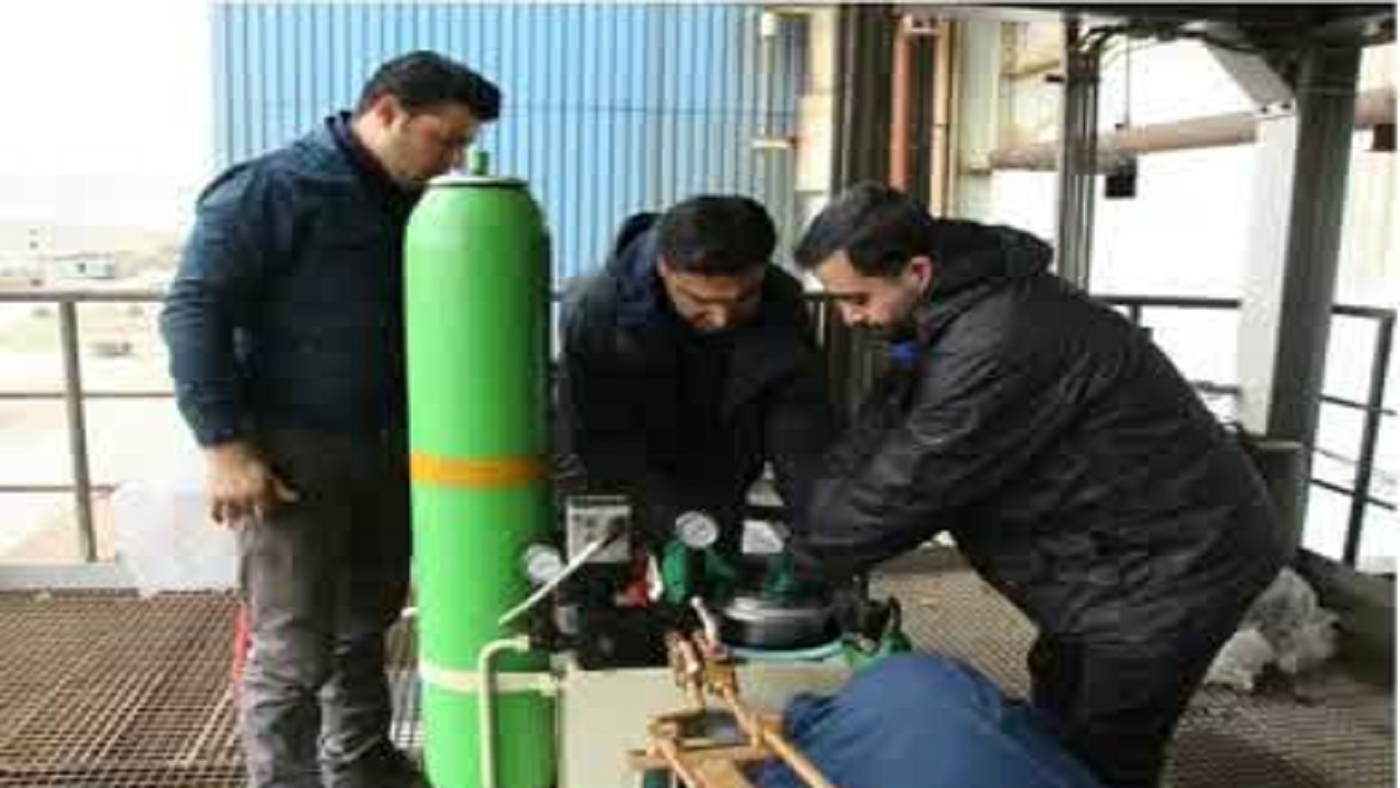 تعمیر پمپ‌های پیستونی واحد‌های بخار به دست کارکنان نیروگاه نکا