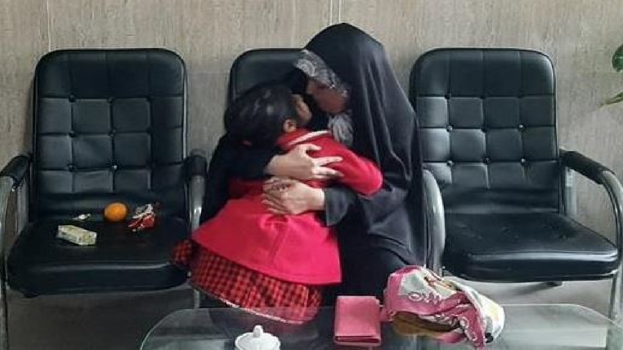 پلیس آستانه اشرفیه دختربچه گمشده را به آغوش خانواده بازگرداند