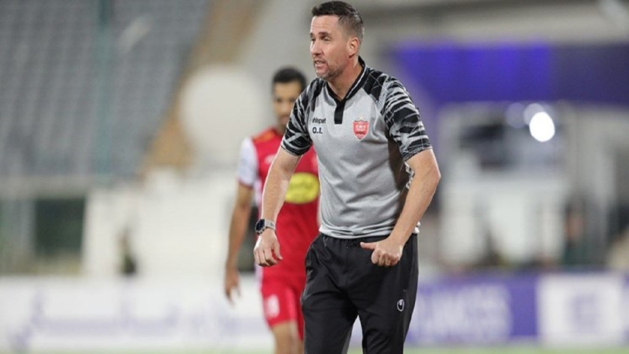 مربی پرسپولیس: خمز اجازه بدهد داوران کارشان را انجام بدهند