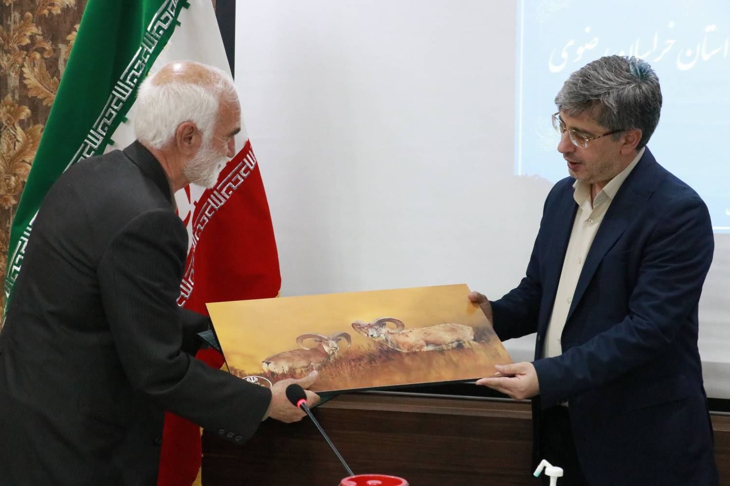 از فعالان و خیرین حوزه حفاظت محیط زیست خراسان رضوی تقدیر شد