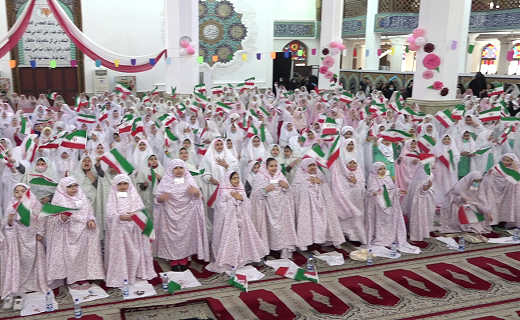 جشن تکلیف دختران دانش&zwnj;آموز در مصلای رشت + تصاویر