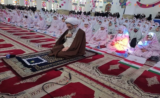 جشن تکلیف دختران دانش&zwnj;آموز در مصلای رشت + تصاویر