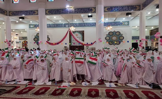 جشن تکلیف دختران دانش&zwnj;آموز در مصلای رشت + تصاویر