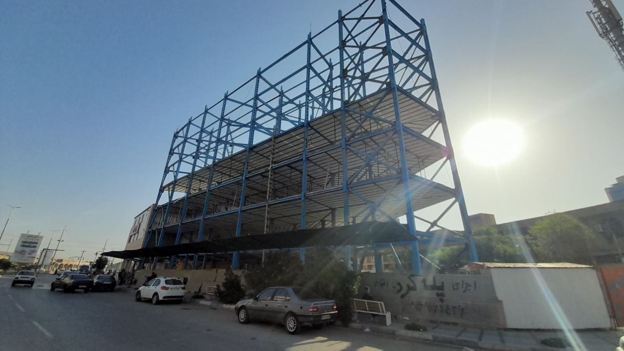 تعطیلی ساختمان نیمه کاره در خرمشهر