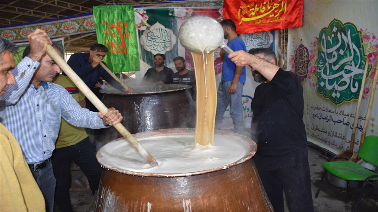 پخت و توزیع هزار و ۵۰۰ کیلو سمنو در دانشگاه علوم پزشکی شیراز