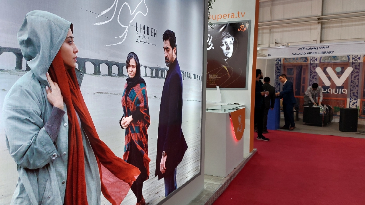نشانه تقدیر ساترا در دستان برترین‌های صوت و تصویر فراگیر