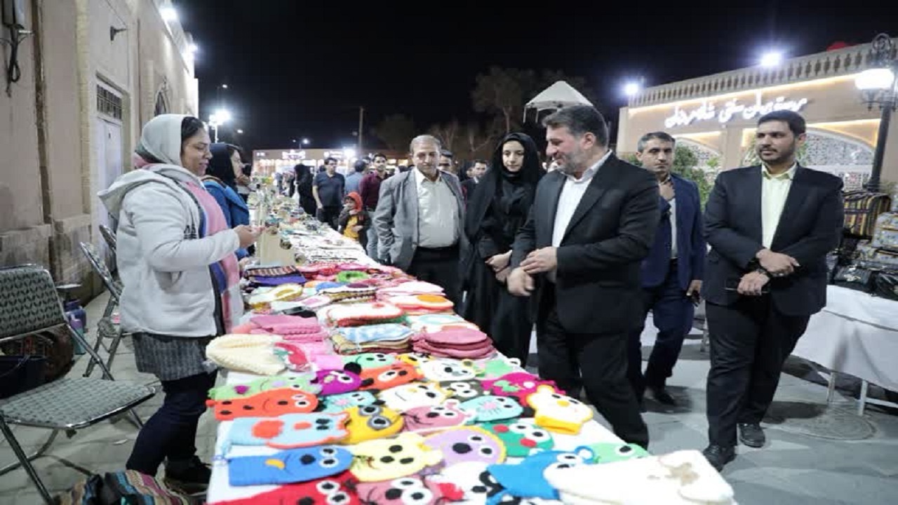 بازدید استاندار یزد از بازارچه خیریه و فرهنگی فصل همدلی+تصویر