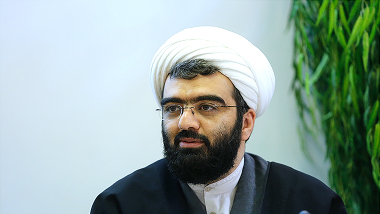دشمن با مسمومیت دانش آموزان سعی بر نا امیدی جامعه دارد/باردیگر خرمشهری دیگر ازدست داده ایم