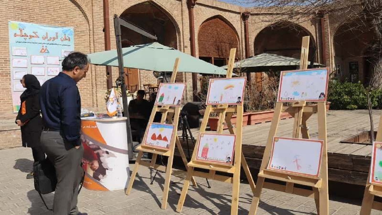 برپایی نمایشگاه نقاشی "نان آوران کوچک" در قزوین