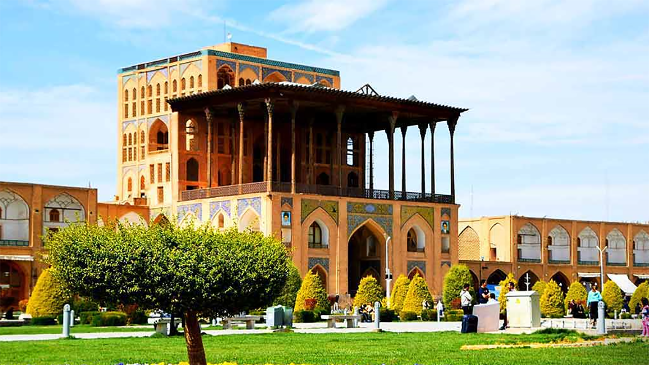 تصاویر زیبایی از کاخ عالی قاپو در اصفهان