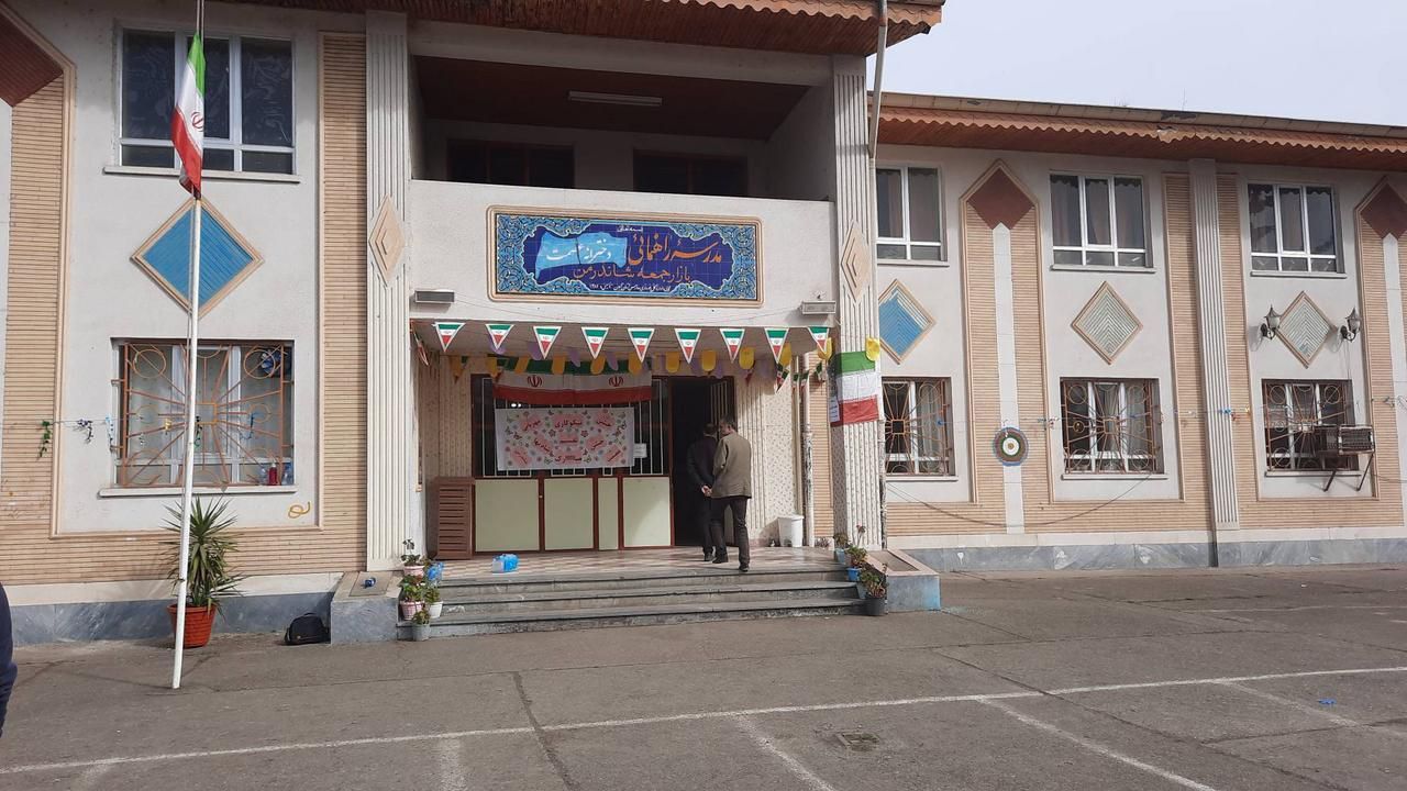 بدحالی دانش آموزان یک مدرسه دخترانه در شاندرمن