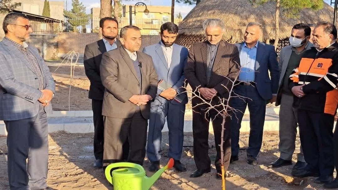 دستگاه‌های مختلف برای درختکاری در خراسان جنوبی پای کار آمدند