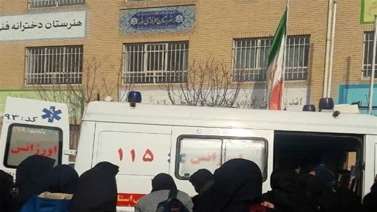 بوی نامطبوع، امروز هم تعدادی از دانش آموزان فارس را بدحال کرد