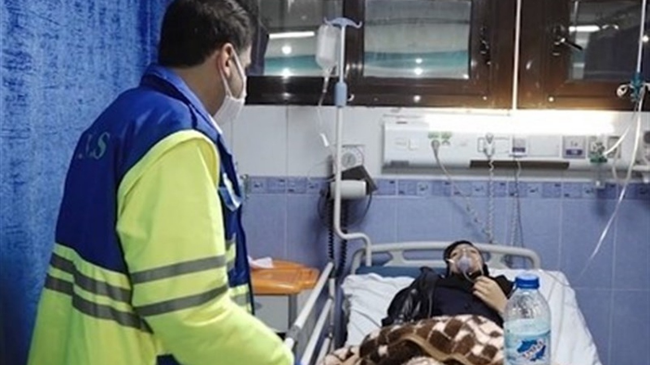 اعزام ۱۹ دانش آموز و فرهنگی بدحال اصفهان به بیمارستان