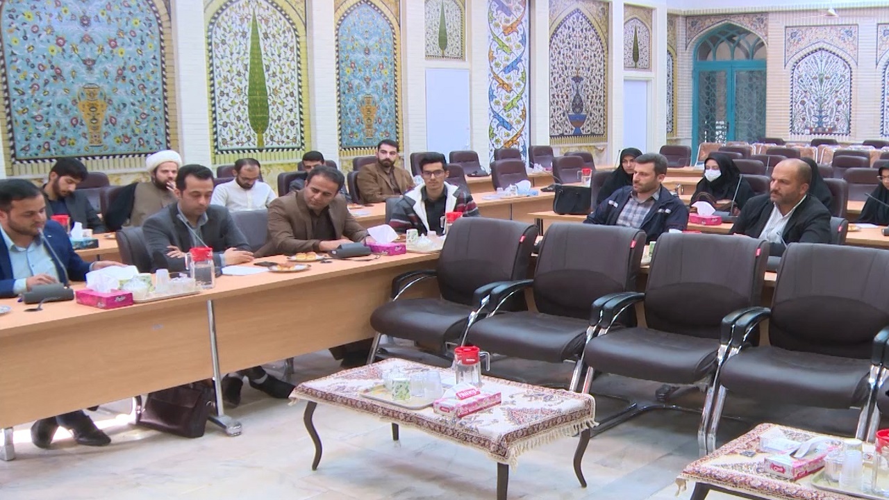 دیدار جمعی از جوانان با نماینده ولی فقیه در چهارمحال و بختیاری