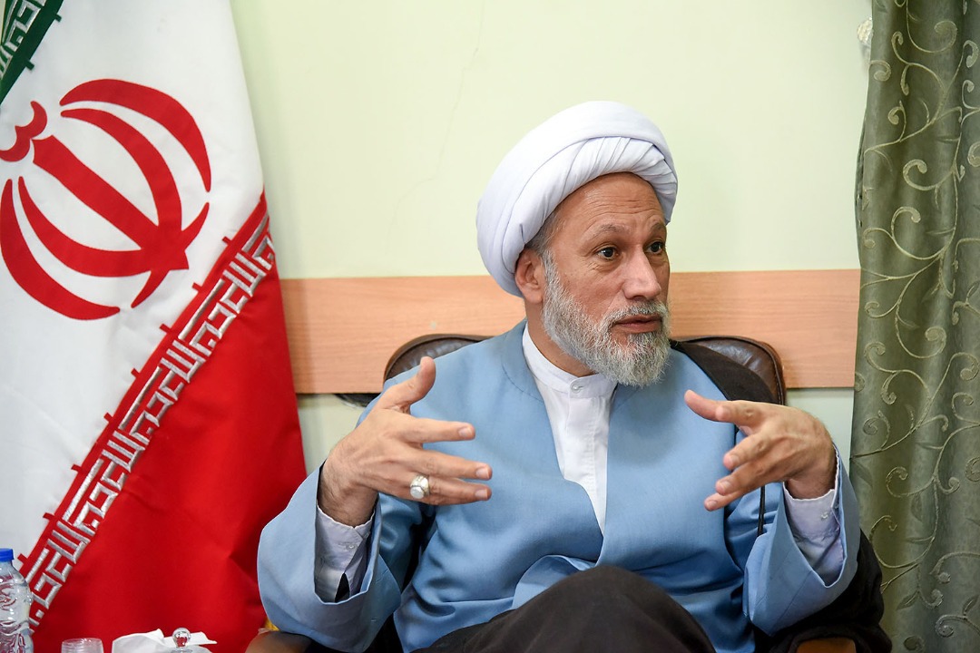 برای مرد میدان بودن باید گمنام بود