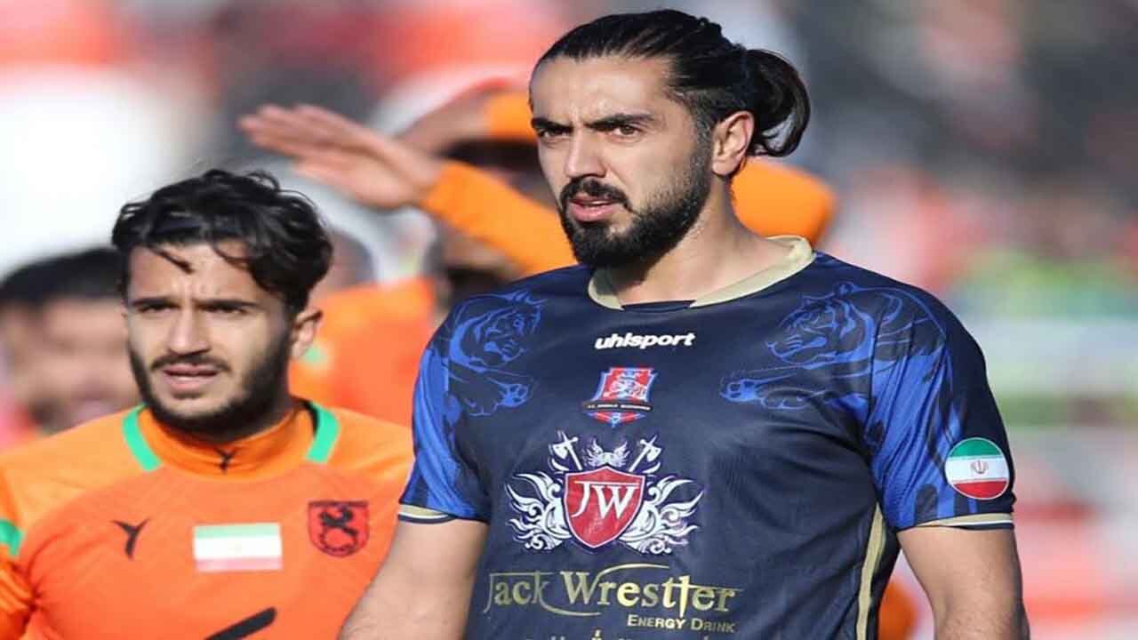 روایت بازیکن نساجی از پرتاب  تیغ موکت بری به صورتش