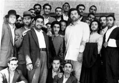 نواب صفوی در کنار دوستان و همفکرانش در جمعیت فداییان اسلام