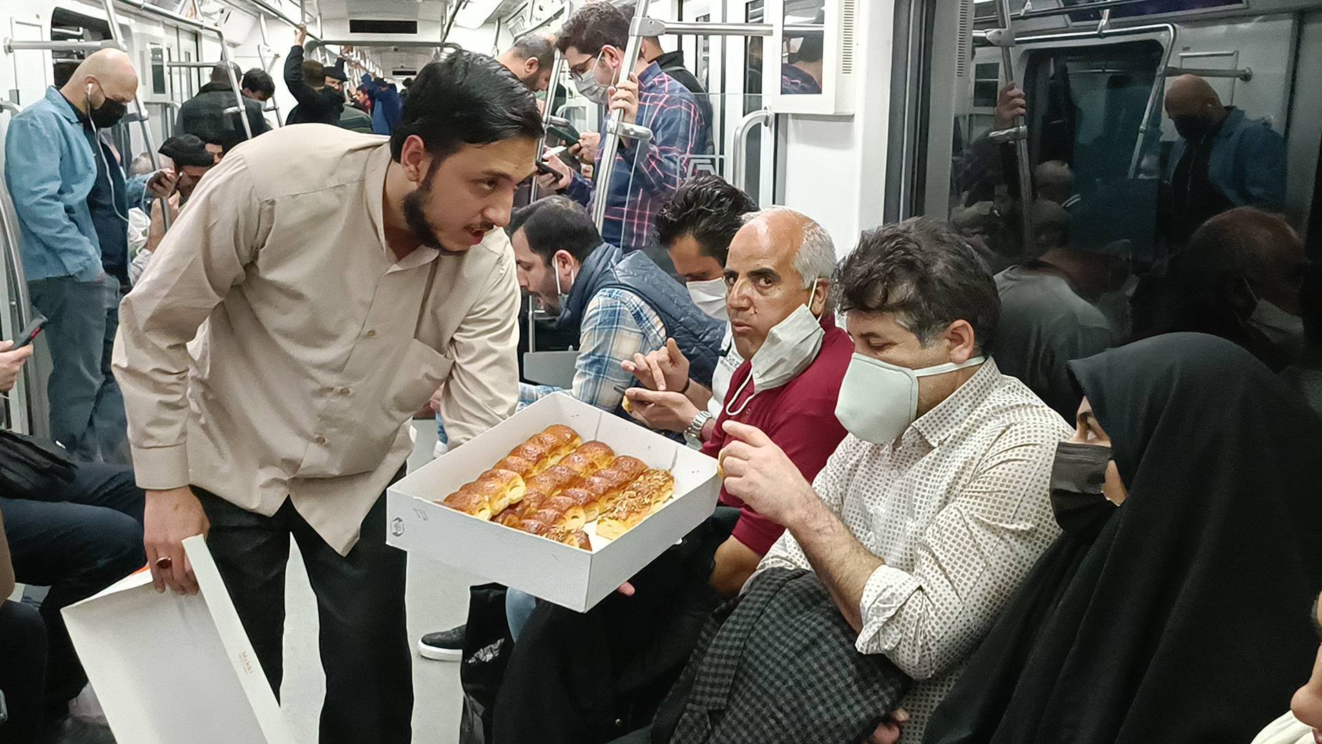 جشن نیمه شعبان در مترو