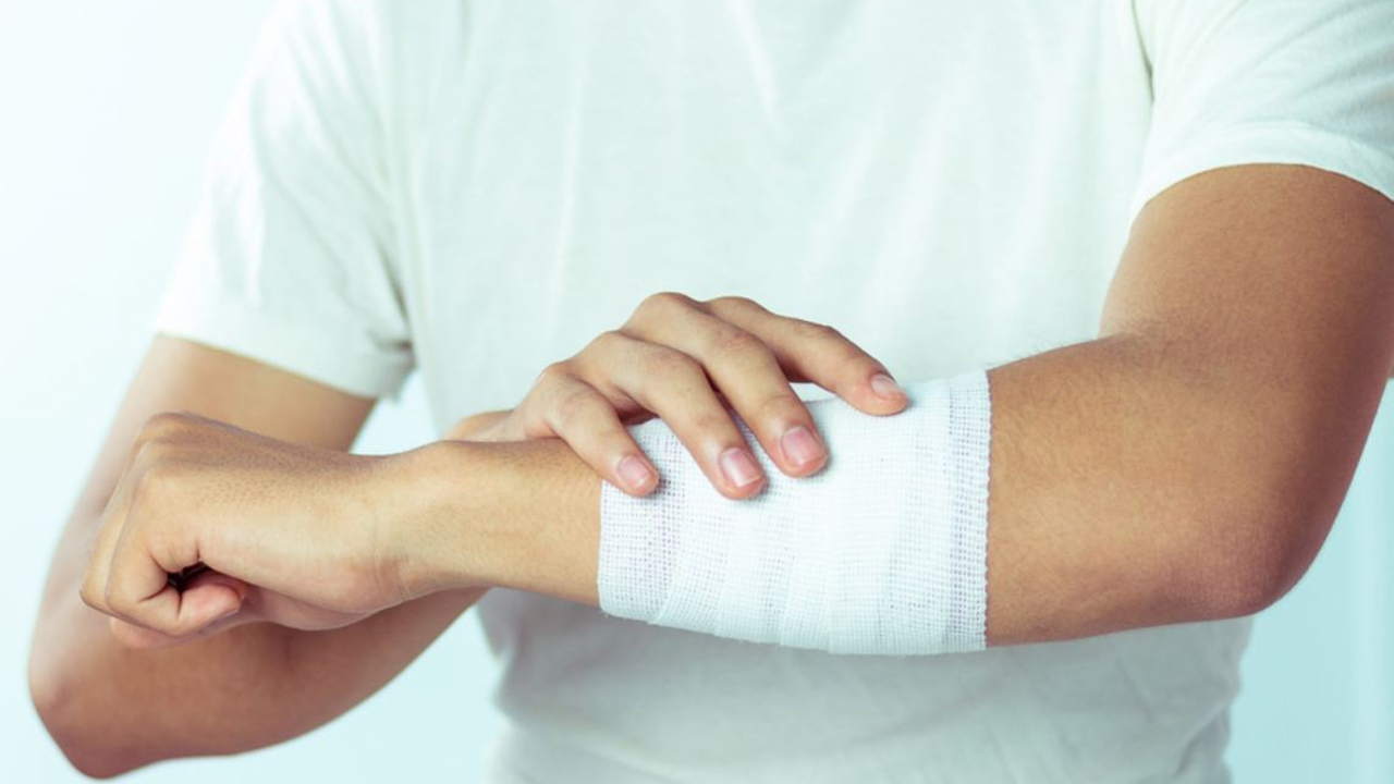 هنگام مواجهه با بریدگی در بدن چه کنیم؟ + فیلم