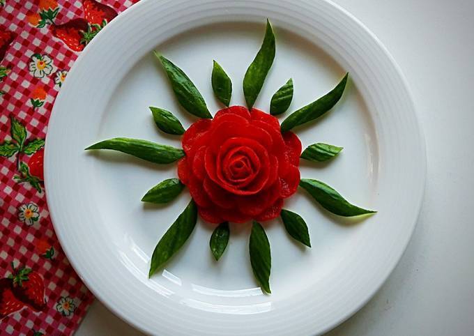درآوردن گوجه به شکل گل رز + فیلم