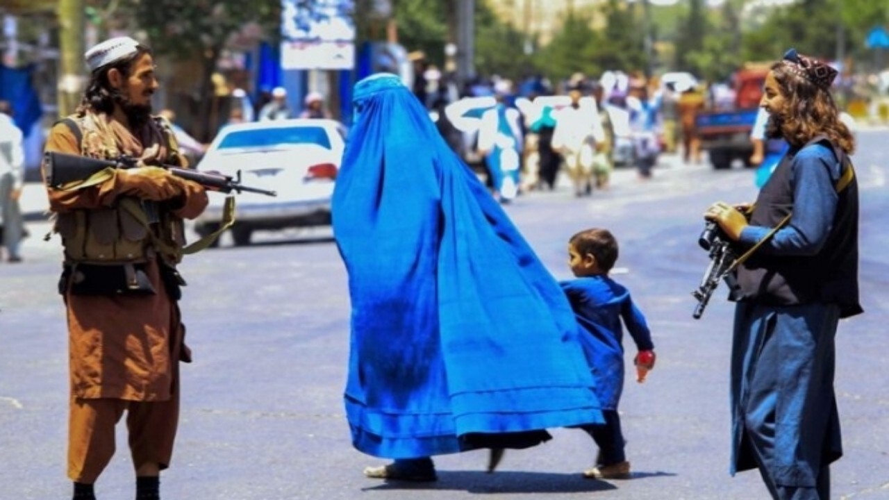 یک چهارم کارمندان زن شاغل در افغانستان شغل خود را از دست داده‌اند