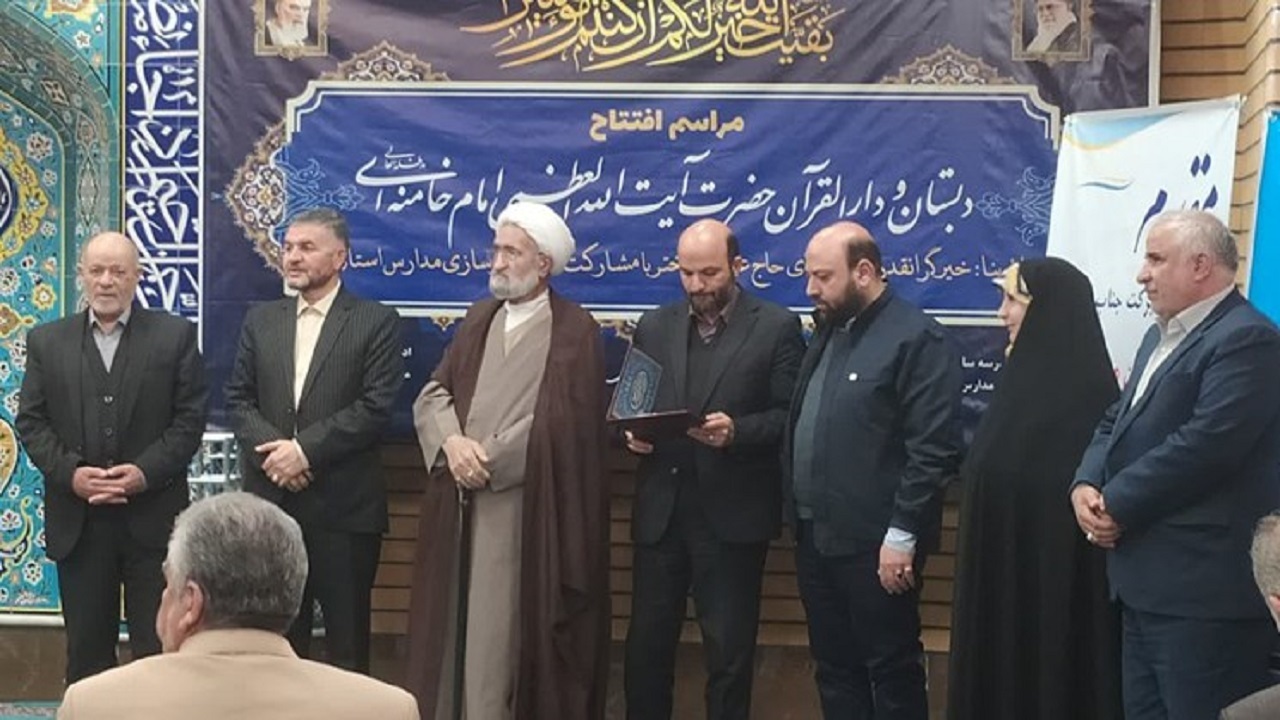 معاون وزیر، تأمین زمین را برای احداث فضا‌های آموزشی قم پیگیری می‌کند